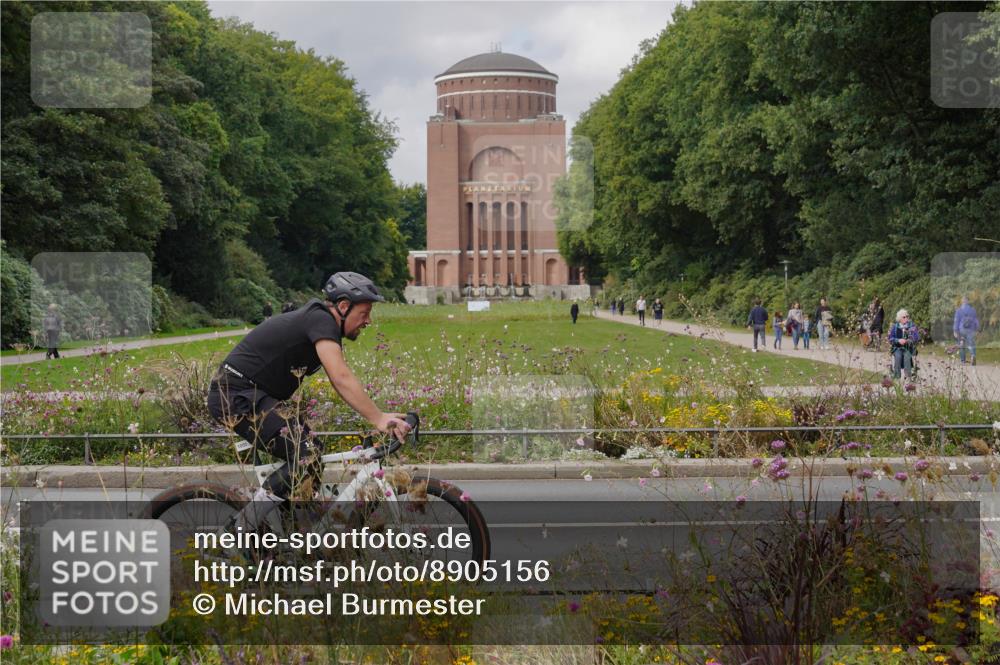 14.09.2025 - Stadtparktriathlon Michael Burmester http://msf.ph/oto/8905156 14.09.2025 12:02:51 Radfahren 1049, 1055, 1076, 1082, 1163, 1173 meine-sportfotos.de