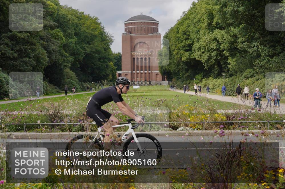 14.09.2025 - Stadtparktriathlon Michael Burmester http://msf.ph/oto/8905160 14.09.2025 12:03:10 Radfahren 946, 1108, 1119 meine-sportfotos.de