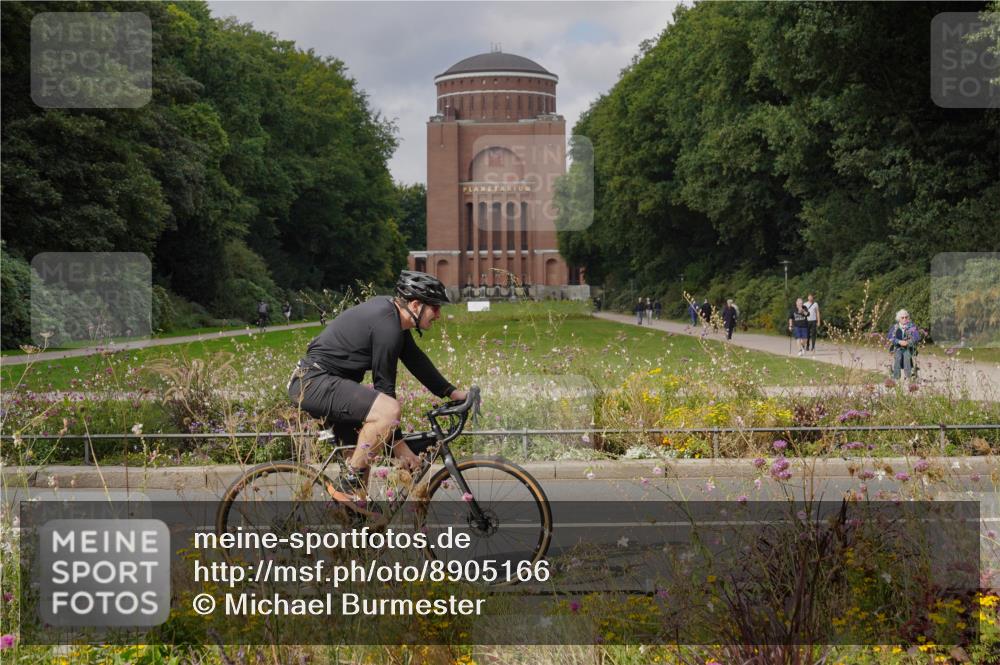 14.09.2025 - Stadtparktriathlon Michael Burmester http://msf.ph/oto/8905166 14.09.2025 12:03:36 Radfahren 997, 1017, 1022, 1023, 1056, 1077, 1091, 1133, 1142, 1170, 1204 meine-sportfotos.de
