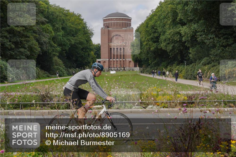 14.09.2025 - Stadtparktriathlon Michael Burmester http://msf.ph/oto/8905169 14.09.2025 12:03:42 Radfahren 1017, 1022, 1023, 1129, 1133, 1142, 1170, 1203, 1204, 1211 meine-sportfotos.de