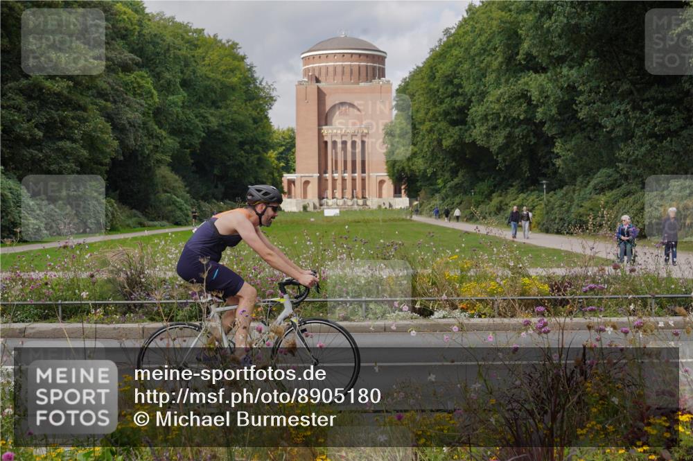 14.09.2025 - Stadtparktriathlon Michael Burmester http://msf.ph/oto/8905180 14.09.2025 12:04:13 Radfahren 1026, 1071, 1197, 1217 meine-sportfotos.de