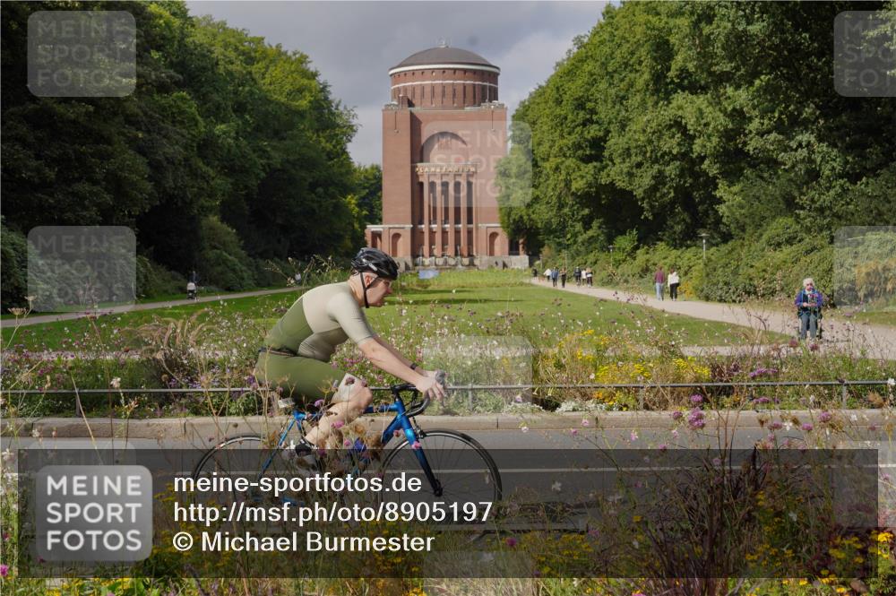 14.09.2025 - Stadtparktriathlon Michael Burmester http://msf.ph/oto/8905197 14.09.2025 12:04:54 Radfahren 1043, 1075, 1080, 1103, 1109, 1134, 1147 meine-sportfotos.de