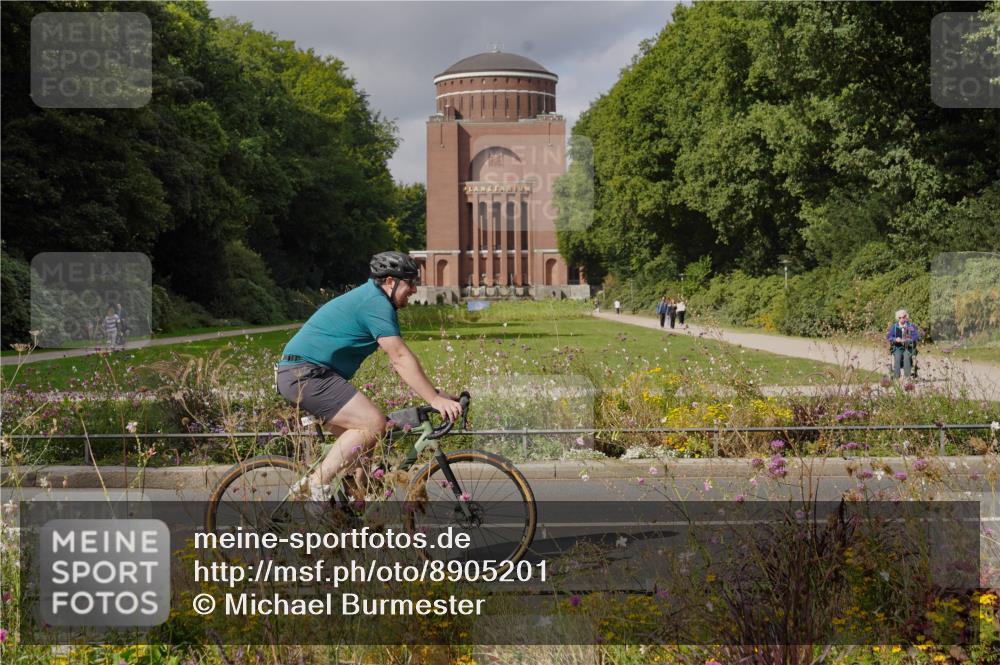 14.09.2025 - Stadtparktriathlon Michael Burmester http://msf.ph/oto/8905201 14.09.2025 12:05:15 Radfahren 1040, 1083, 1143, 1155, 1159, 1160 meine-sportfotos.de