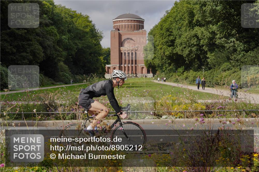 14.09.2025 - Stadtparktriathlon Michael Burmester http://msf.ph/oto/8905212 14.09.2025 12:05:42 Radfahren 1084, 1101, 1124, 1125, 1128 meine-sportfotos.de