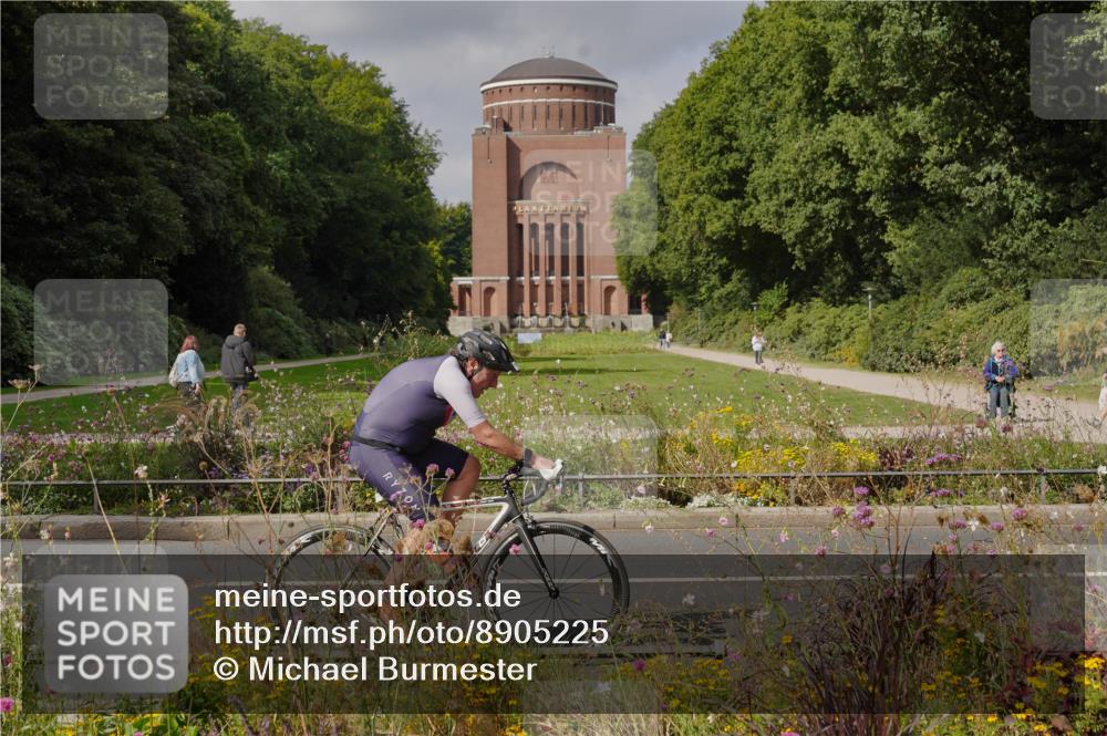 14.09.2025 - Stadtparktriathlon Michael Burmester http://msf.ph/oto/8905225 14.09.2025 12:06:16 Radfahren 1059, 1121, 1137, 1180 meine-sportfotos.de