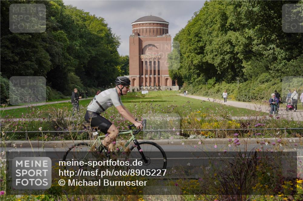 14.09.2025 - Stadtparktriathlon Michael Burmester http://msf.ph/oto/8905227 14.09.2025 12:06:31 Radfahren 1051, 1122 meine-sportfotos.de