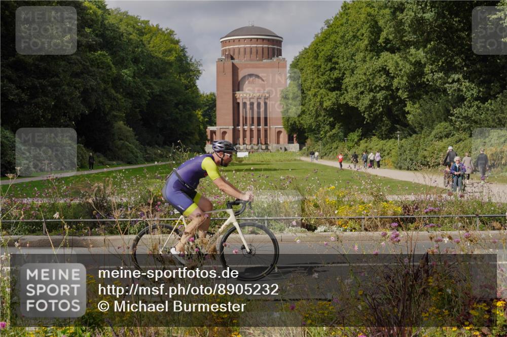 14.09.2025 - Stadtparktriathlon Michael Burmester http://msf.ph/oto/8905232 14.09.2025 12:07:04 Radfahren 1054, 1066 meine-sportfotos.de