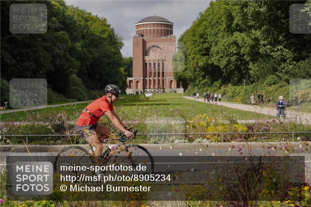 14.09.2025 - Stadtparktriathlon Michael Burmester http://msf.ph/oto/8905234 14.09.2025 12:07:17 Radfahren 1098, 1107, 1153, 1156, 1193 meine-sportfotos.de