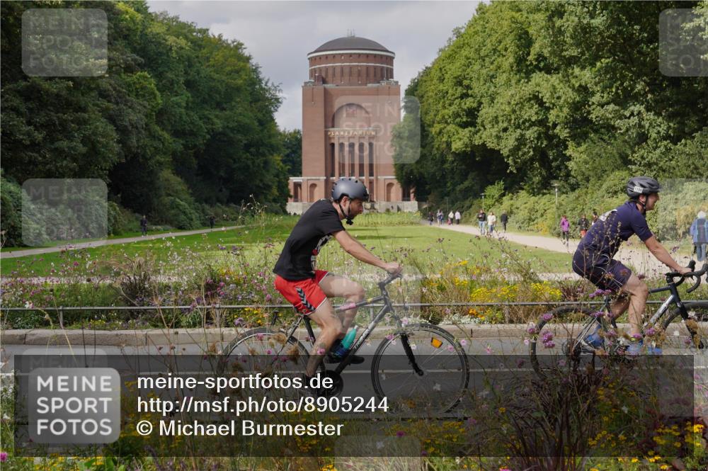 14.09.2025 - Stadtparktriathlon Michael Burmester http://msf.ph/oto/8905244 14.09.2025 12:07:46 Radfahren 1033, 1047, 1048, 1063, 1150, 1187 meine-sportfotos.de