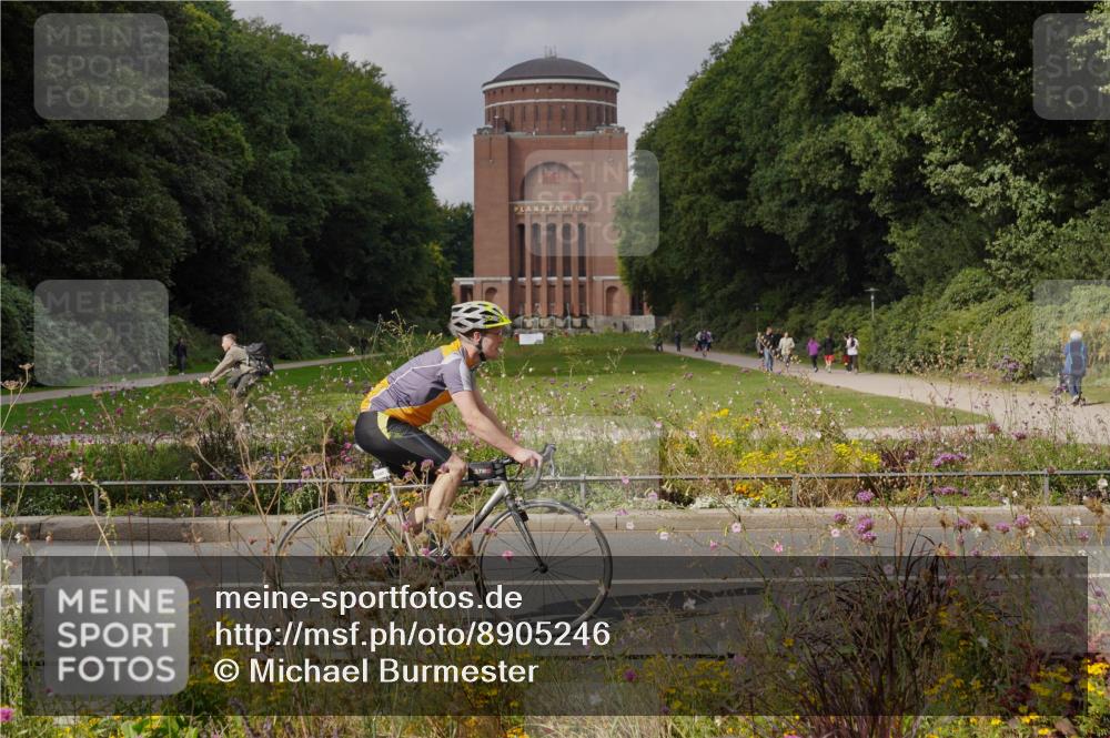 14.09.2025 - Stadtparktriathlon Michael Burmester http://msf.ph/oto/8905246 14.09.2025 12:07:52 Radfahren 1033, 1047, 1048, 1182, 1192, 1202, 1209 meine-sportfotos.de