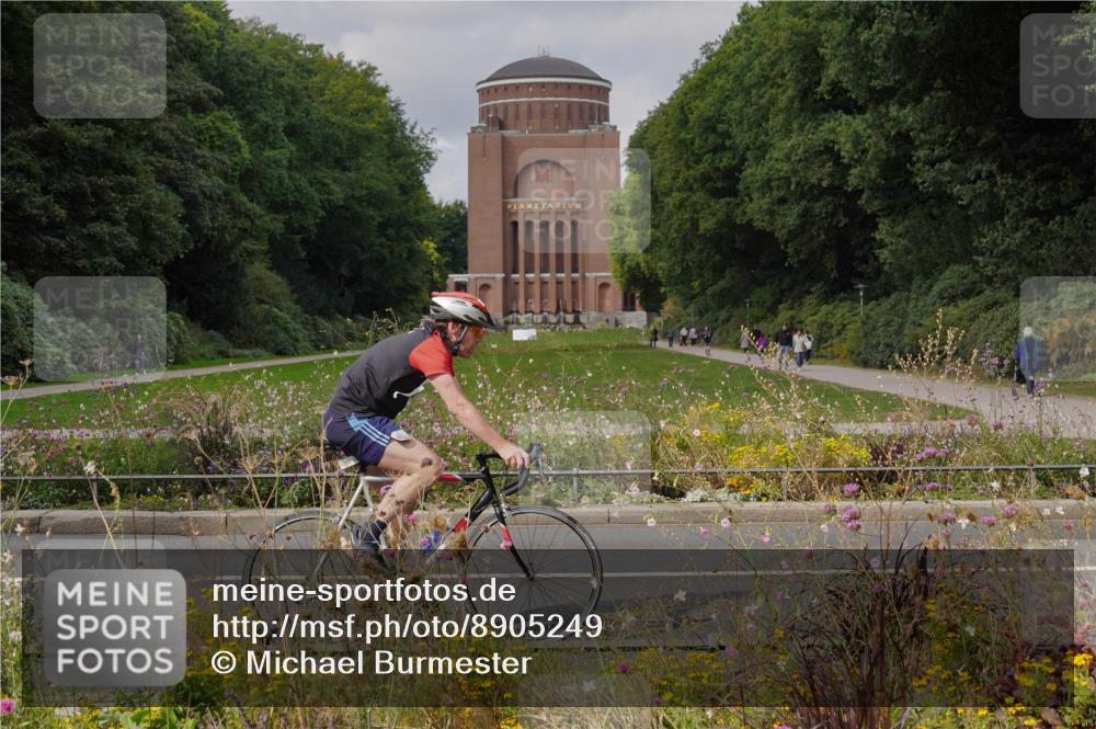 14.09.2025 - Stadtparktriathlon Michael Burmester http://msf.ph/oto/8905249 14.09.2025 12:07:57 Radfahren 1047, 1048, 1182, 1192, 1202, 1209 meine-sportfotos.de