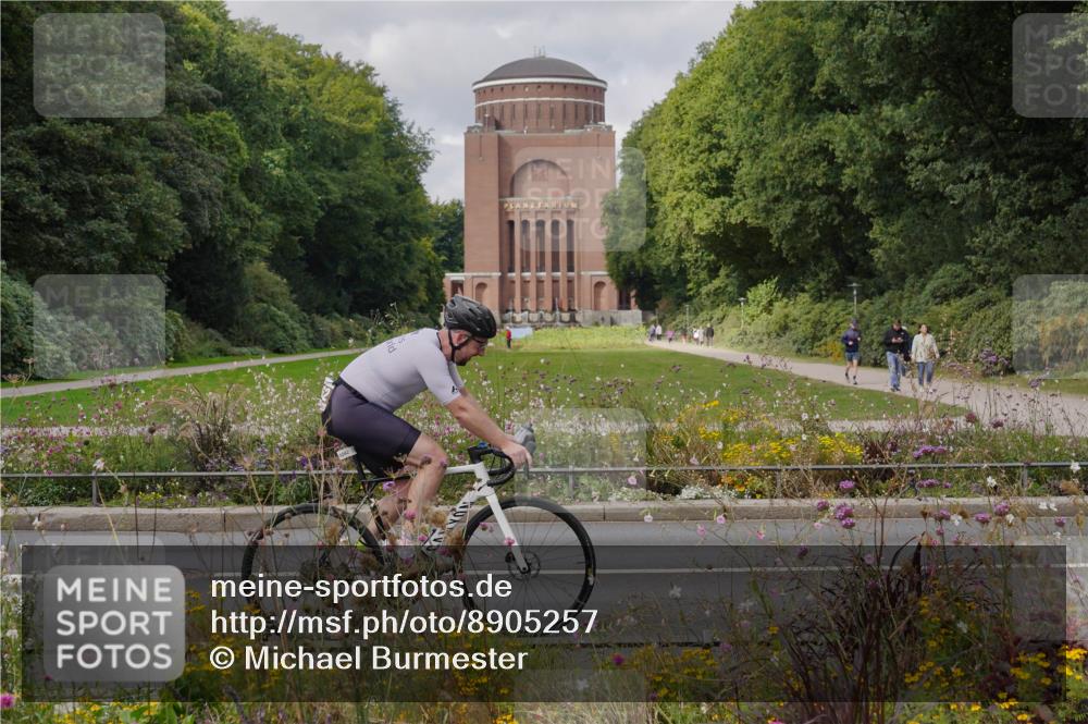 14.09.2025 - Stadtparktriathlon Michael Burmester http://msf.ph/oto/8905257 14.09.2025 12:08:18 Radfahren 1062, 1099, 1168, 1200, 1215 meine-sportfotos.de