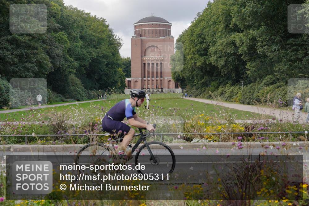 14.09.2025 - Stadtparktriathlon Michael Burmester http://msf.ph/oto/8905311 14.09.2025 12:12:51 Radfahren 1055, 1128, 1183 meine-sportfotos.de
