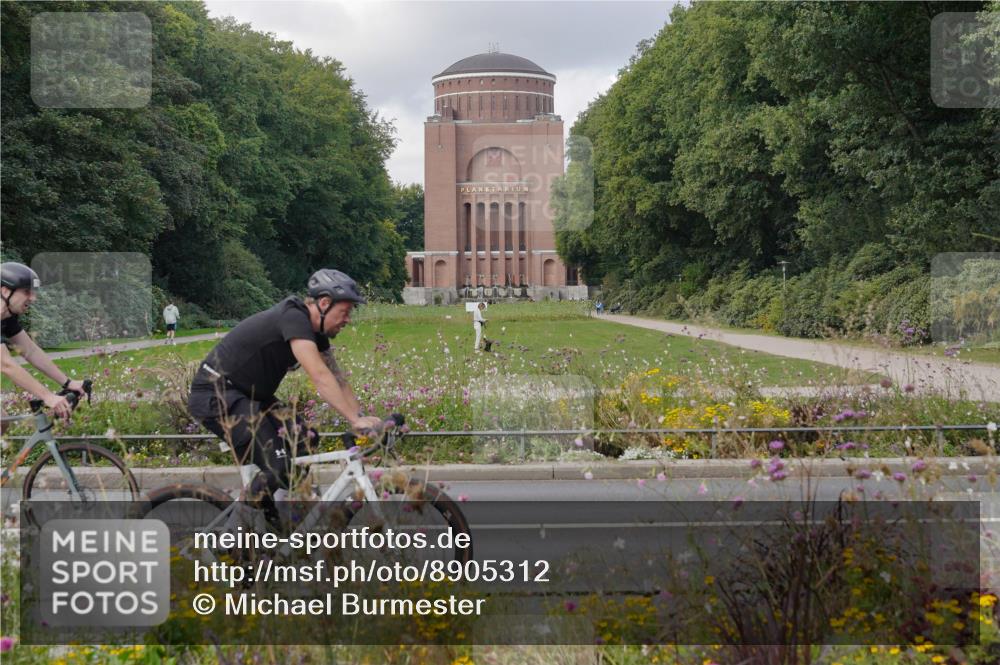 14.09.2025 - Stadtparktriathlon Michael Burmester http://msf.ph/oto/8905312 14.09.2025 12:12:55 Radfahren 1055, 1128, 1183 meine-sportfotos.de