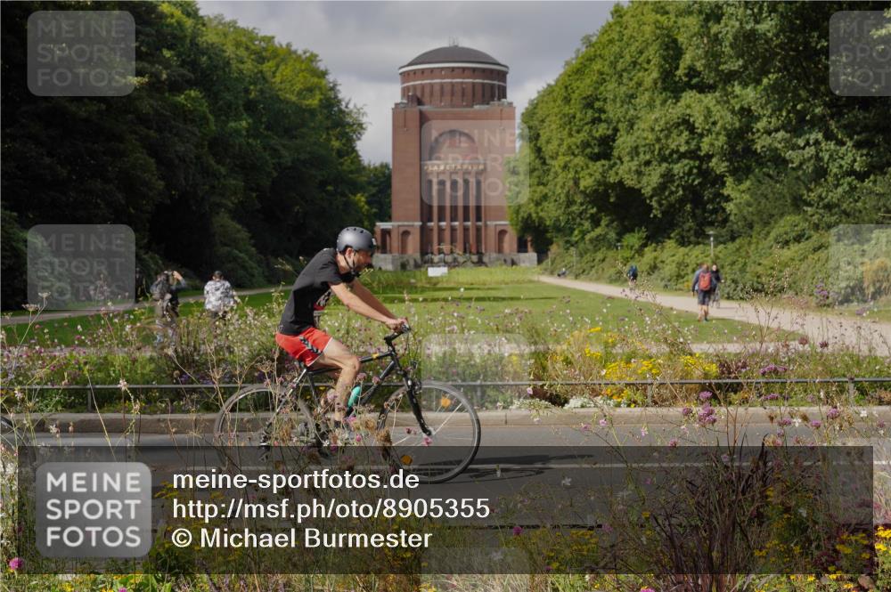 14.09.2025 - Stadtparktriathlon Michael Burmester http://msf.ph/oto/8905355 14.09.2025 12:16:34 Radfahren 1057, 1098, 1150, 1182, 1187, 1301 meine-sportfotos.de