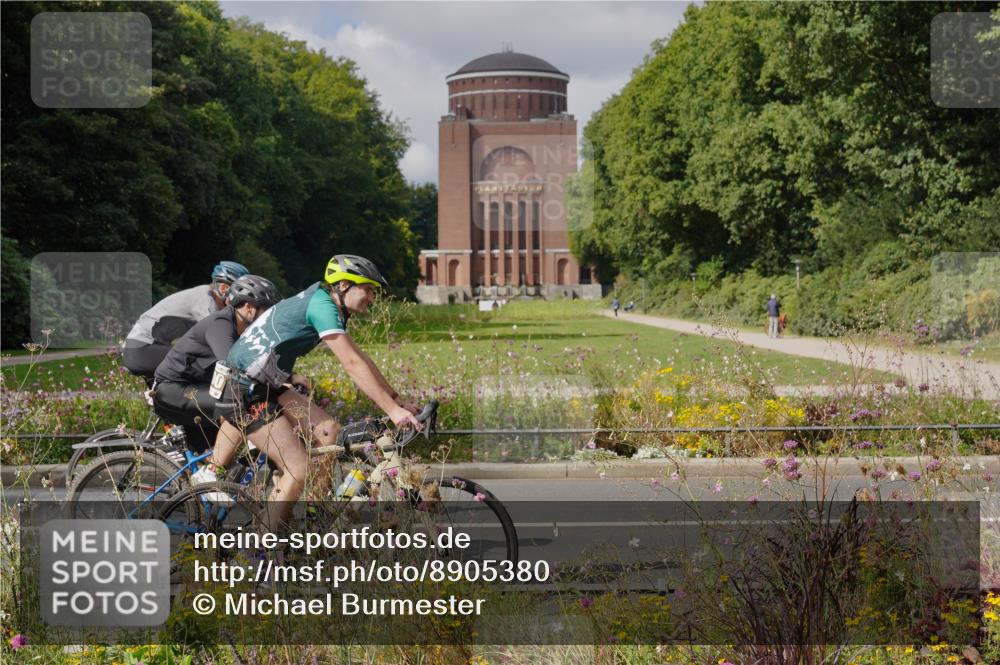 14.09.2025 - Stadtparktriathlon Michael Burmester http://msf.ph/oto/8905380 14.09.2025 12:17:59 Radfahren 1126, 1133, 1141, 1149, 1200, 1215, 1310 meine-sportfotos.de
