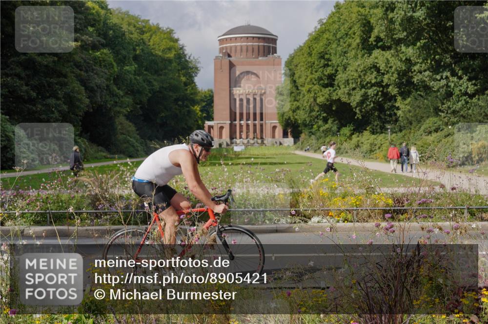 14.09.2025 - Stadtparktriathlon Michael Burmester http://msf.ph/oto/8905421 14.09.2025 12:20:24 Radfahren 1147 meine-sportfotos.de
