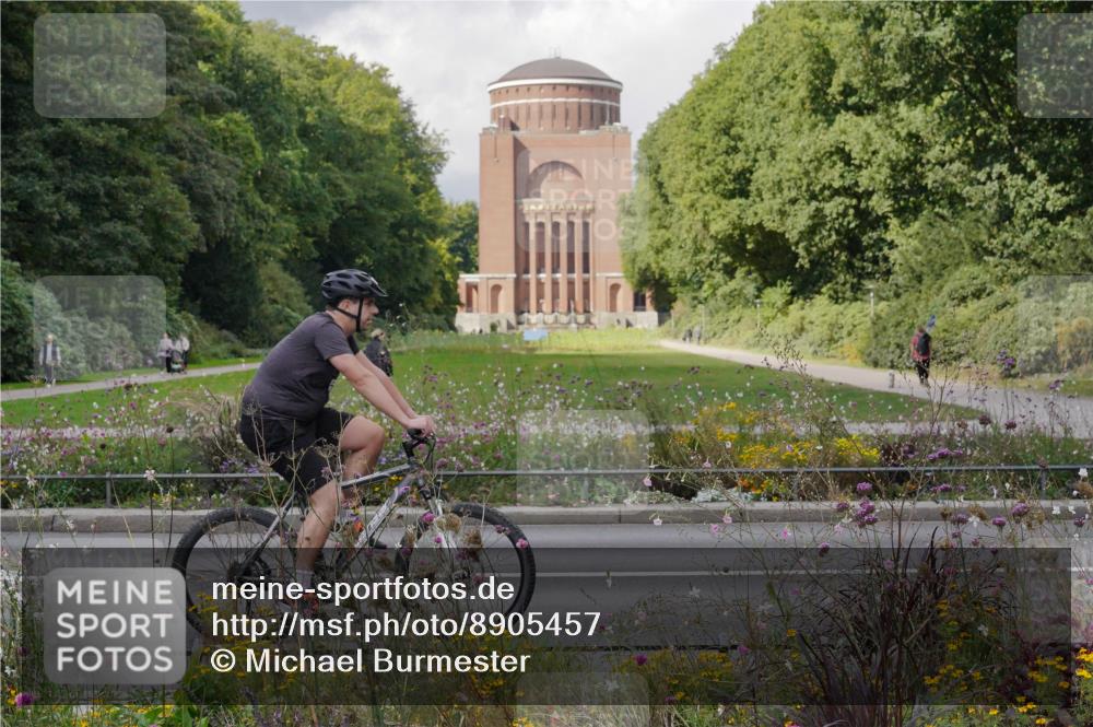 14.09.2025 - Stadtparktriathlon Michael Burmester http://msf.ph/oto/8905457 14.09.2025 12:22:06 Radfahren 1079, 1162, 1180, 1308 meine-sportfotos.de