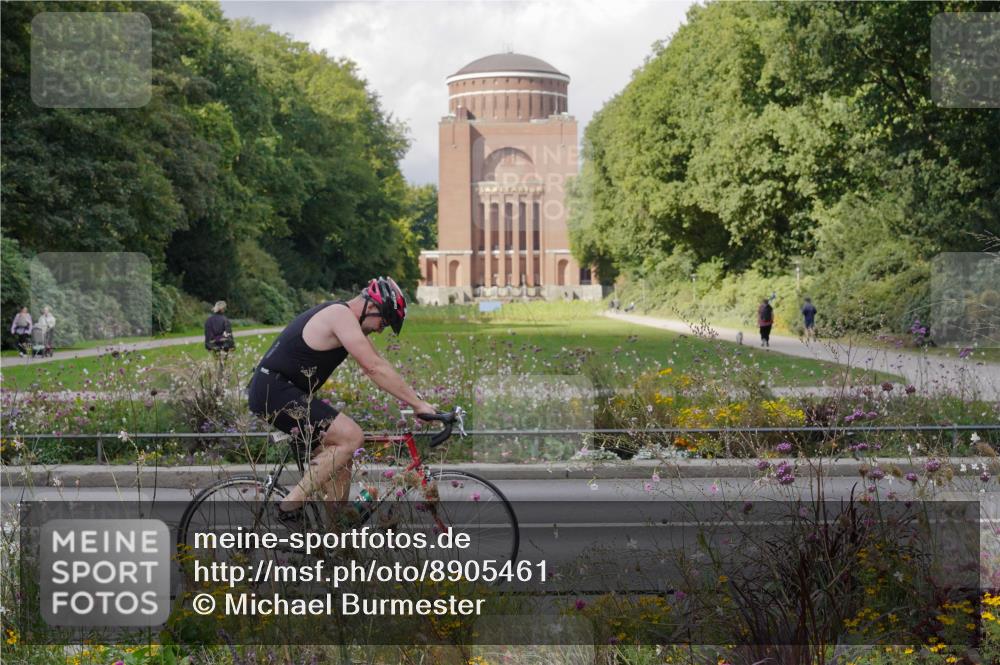 14.09.2025 - Stadtparktriathlon Michael Burmester http://msf.ph/oto/8905461 14.09.2025 12:22:19 Radfahren 1214, 1251, 1292, 1321 meine-sportfotos.de