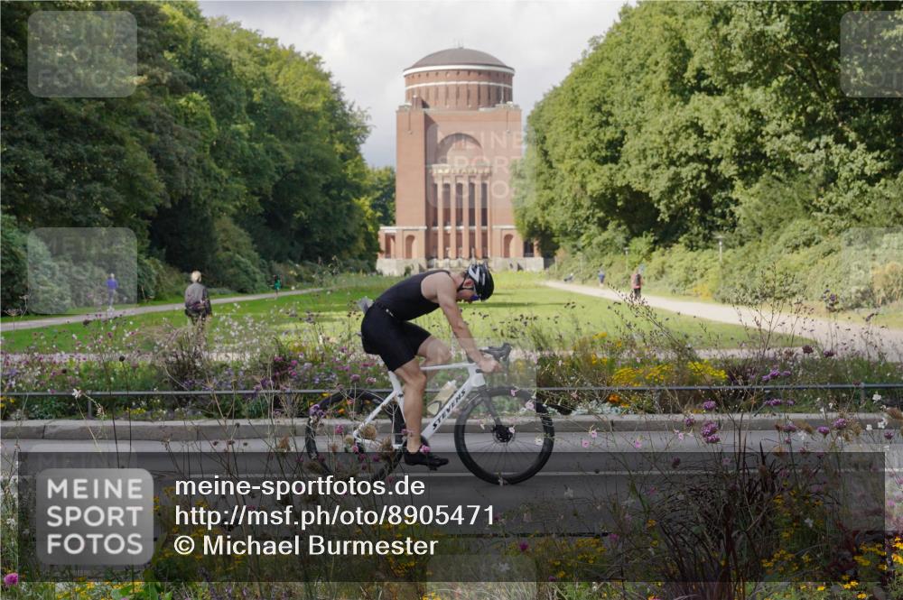 14.09.2025 - Stadtparktriathlon Michael Burmester http://msf.ph/oto/8905471 14.09.2025 12:22:46 Radfahren 1184, 1192, 1194, 1228, 1232, 1254, 1263, 1279, 1289, 1311 meine-sportfotos.de