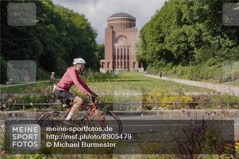 14.09.2025 - Stadtparktriathlon Michael Burmester http://msf.ph/oto/8905479 14.09.2025 12:23:04 Radfahren 1055, 1124, 1236 meine-sportfotos.de