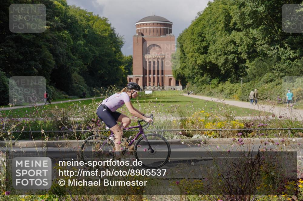 14.09.2025 - Stadtparktriathlon Michael Burmester http://msf.ph/oto/8905537 14.09.2025 12:26:06 Radfahren 1149, 1260, 1297, 1304 meine-sportfotos.de