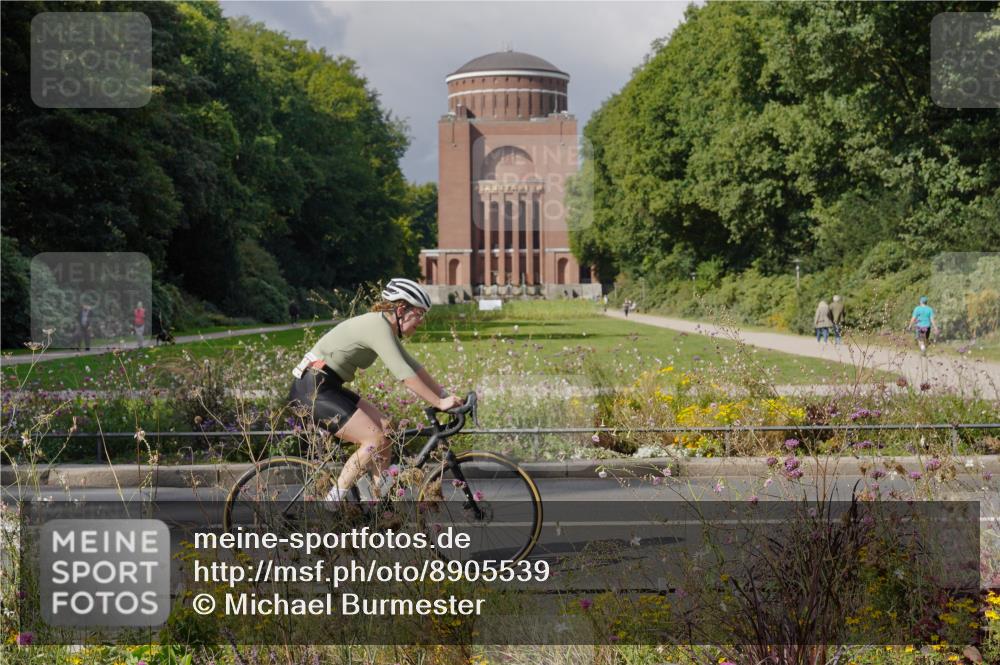 14.09.2025 - Stadtparktriathlon Michael Burmester http://msf.ph/oto/8905539 14.09.2025 12:26:08 Radfahren 1149, 1260, 1297, 1304 meine-sportfotos.de