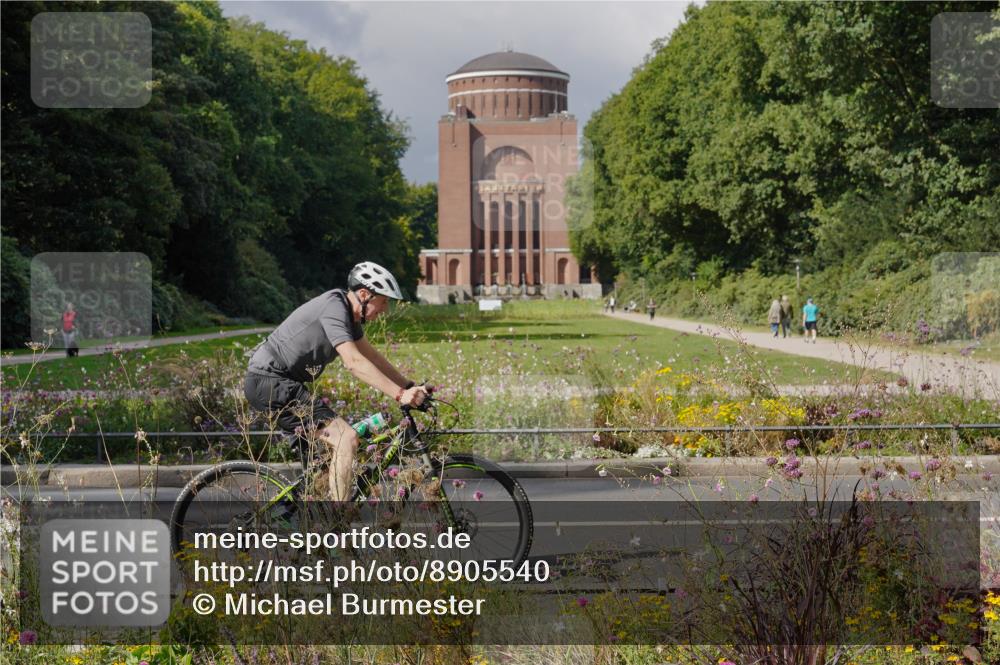 14.09.2025 - Stadtparktriathlon Michael Burmester http://msf.ph/oto/8905540 14.09.2025 12:26:18 Radfahren 1126, 1220 meine-sportfotos.de