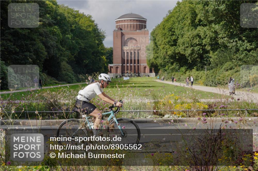 14.09.2025 - Stadtparktriathlon Michael Burmester http://msf.ph/oto/8905562 14.09.2025 12:27:42 Radfahren 1252, 1286, 1296 meine-sportfotos.de