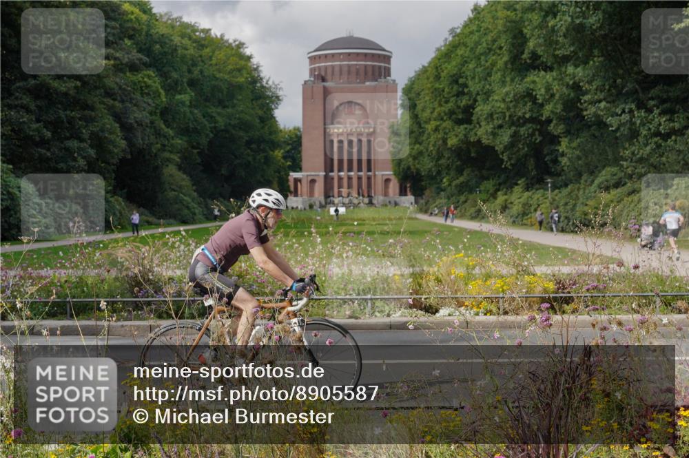 14.09.2025 - Stadtparktriathlon Michael Burmester http://msf.ph/oto/8905587 14.09.2025 12:29:22 Radfahren 1197, 1291 meine-sportfotos.de
