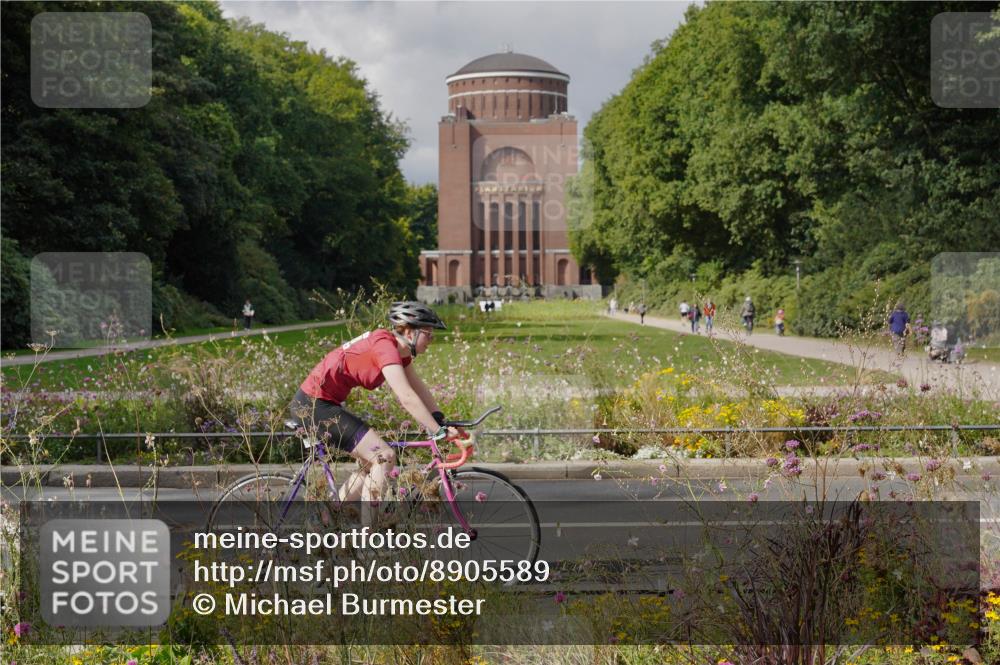 14.09.2025 - Stadtparktriathlon Michael Burmester http://msf.ph/oto/8905589 14.09.2025 12:29:44 Radfahren 1204, 1258, 1298, 1311 meine-sportfotos.de