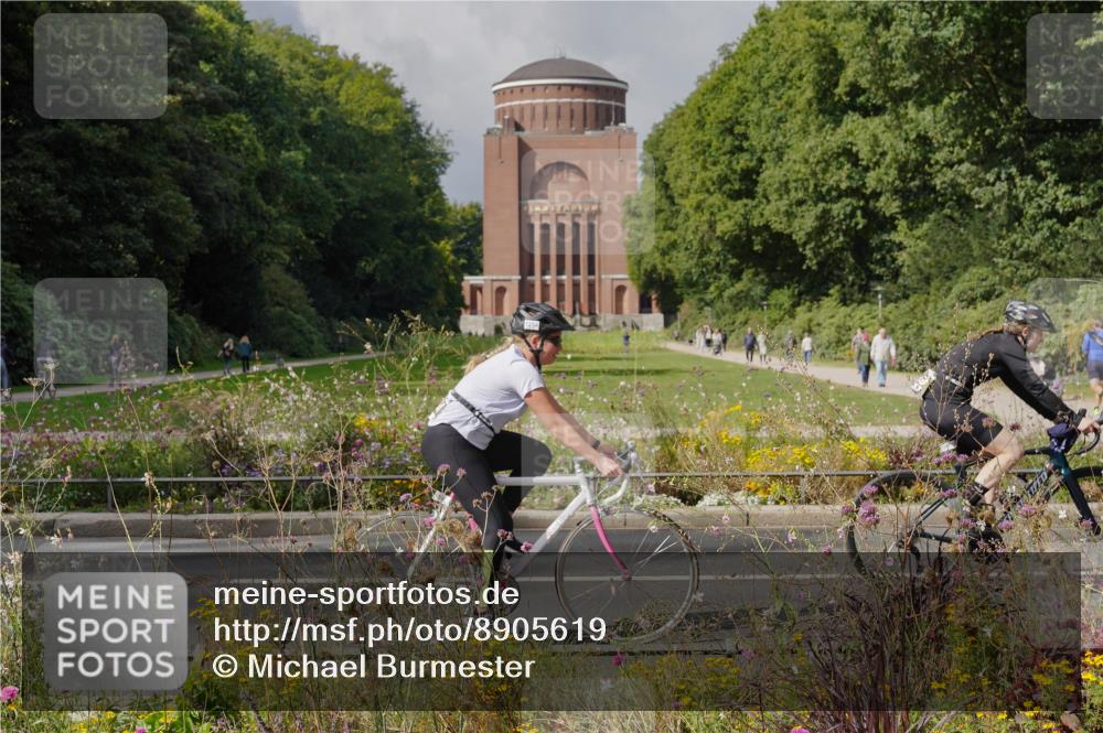 14.09.2025 - Stadtparktriathlon Michael Burmester http://msf.ph/oto/8905619 14.09.2025 12:31:21 Radfahren 1254, 1289, 1294 meine-sportfotos.de