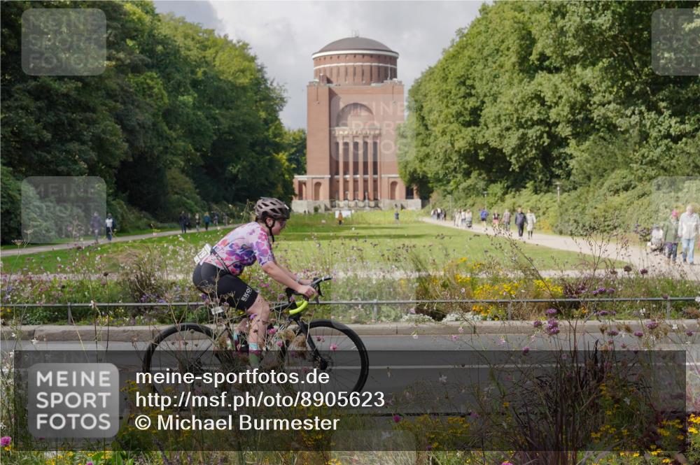 14.09.2025 - Stadtparktriathlon Michael Burmester http://msf.ph/oto/8905623 14.09.2025 12:31:40 Radfahren 1279, 1281 meine-sportfotos.de