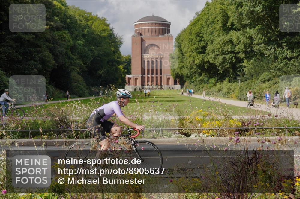 14.09.2025 - Stadtparktriathlon Michael Burmester http://msf.ph/oto/8905637 14.09.2025 12:32:40 Radfahren 1309 meine-sportfotos.de