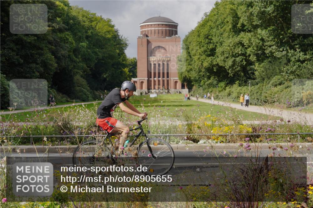14.09.2025 - Stadtparktriathlon Michael Burmester http://msf.ph/oto/8905655 14.09.2025 12:33:46 Radfahren 1182, 1187, 1246, 1276, 1297 meine-sportfotos.de