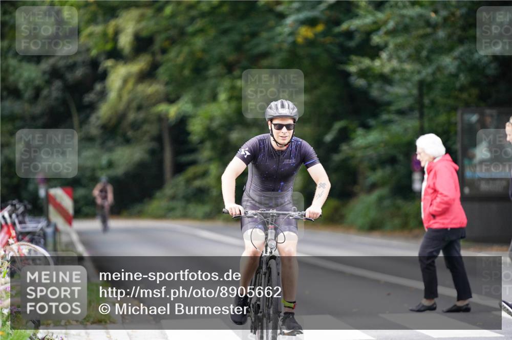 14.09.2025 - Stadtparktriathlon Michael Burmester http://msf.ph/oto/8905662 14.09.2025 13:10:51 Radfahren 1476, 1493 meine-sportfotos.de