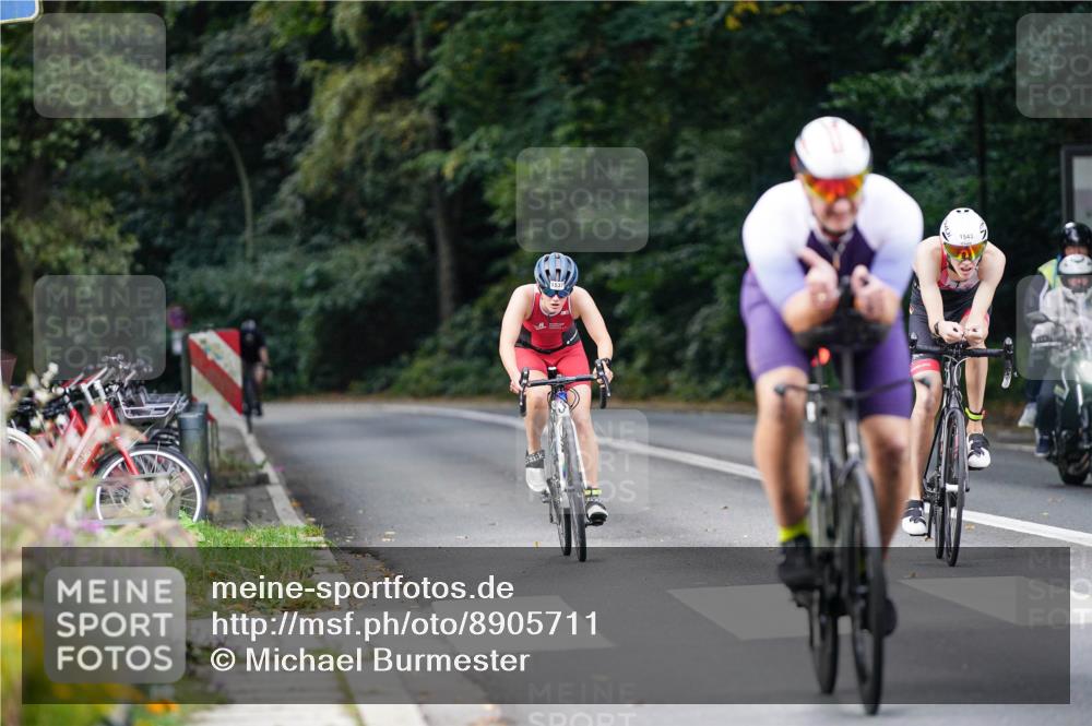 14.09.2025 - Stadtparktriathlon Michael Burmester http://msf.ph/oto/8905711 14.09.2025 13:12:21 Radfahren 1511, 1537, 1543 meine-sportfotos.de