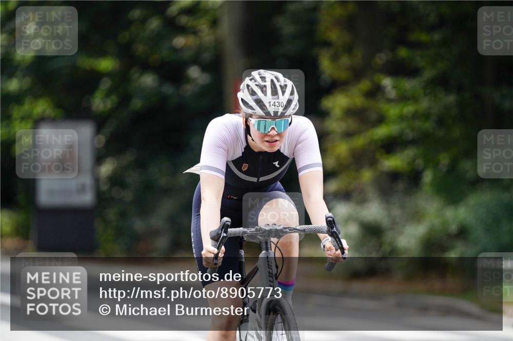 14.09.2025 - Stadtparktriathlon Michael Burmester http://msf.ph/oto/8905773 14.09.2025 13:14:43 Radfahren 1328, 1330, 1430, 1444 meine-sportfotos.de