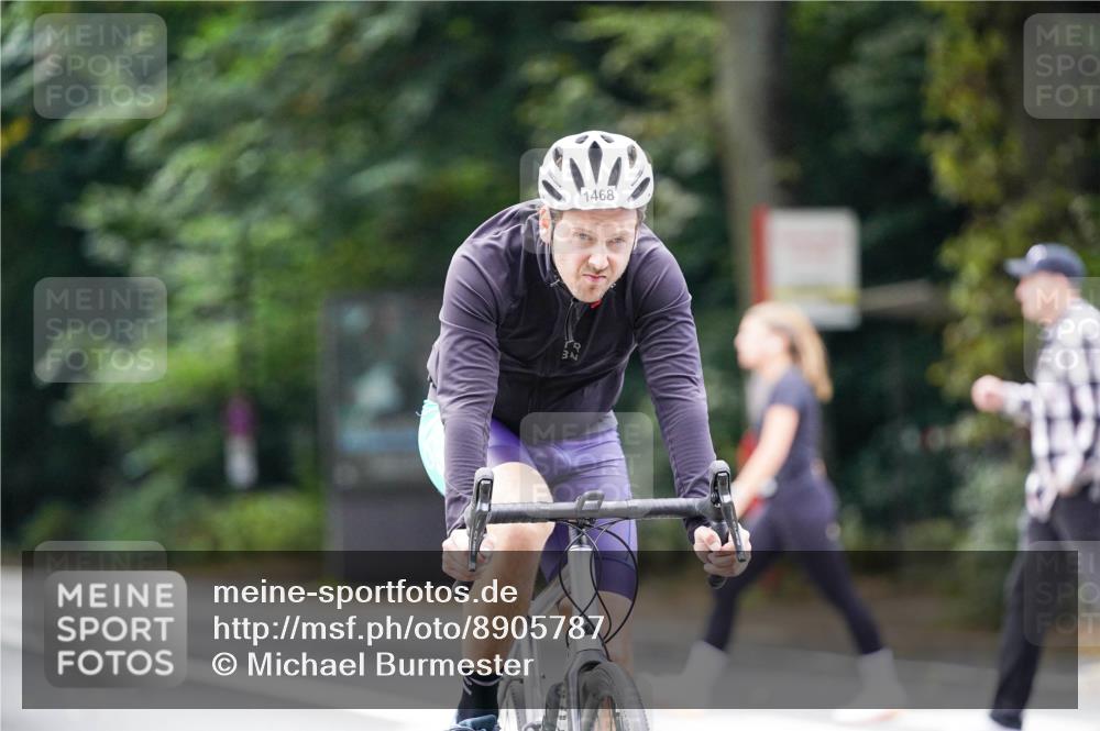 14.09.2025 - Stadtparktriathlon Michael Burmester http://msf.ph/oto/8905787 14.09.2025 13:15:01 Radfahren 1446, 1468, 1469 meine-sportfotos.de