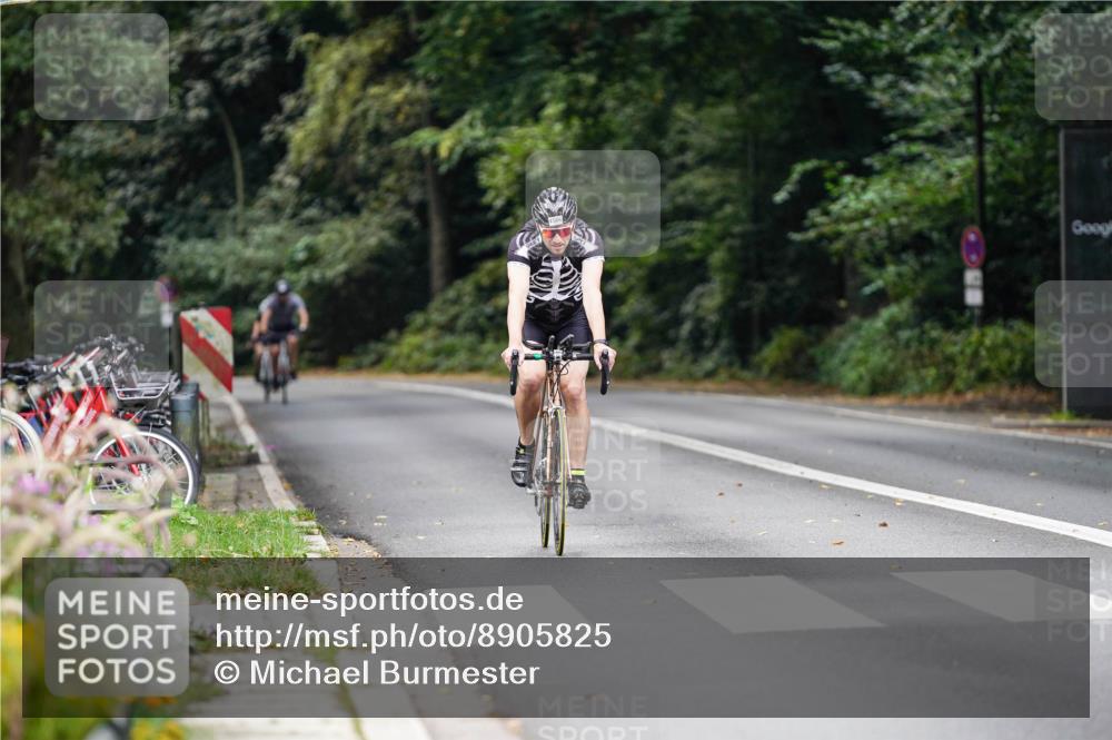 14.09.2025 - Stadtparktriathlon Michael Burmester http://msf.ph/oto/8905825 14.09.2025 13:16:20 Radfahren 1506 meine-sportfotos.de