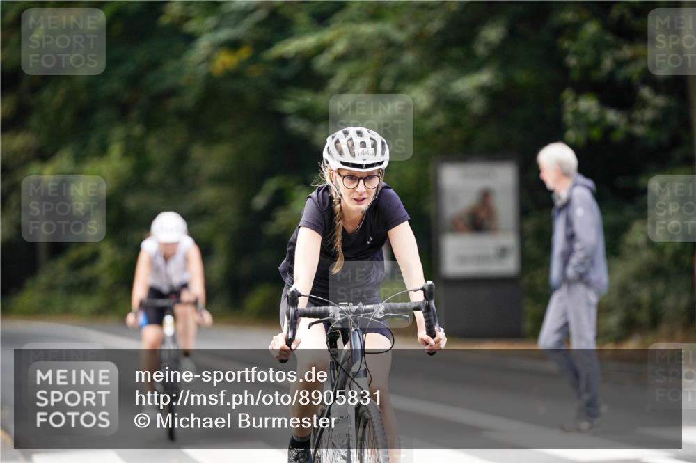 14.09.2025 - Stadtparktriathlon Michael Burmester http://msf.ph/oto/8905831 14.09.2025 13:16:33 Radfahren 1334, 1443, 1496 meine-sportfotos.de