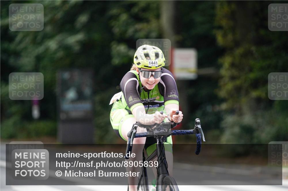 14.09.2025 - Stadtparktriathlon Michael Burmester http://msf.ph/oto/8905839 14.09.2025 13:16:51 Radfahren 1441 meine-sportfotos.de