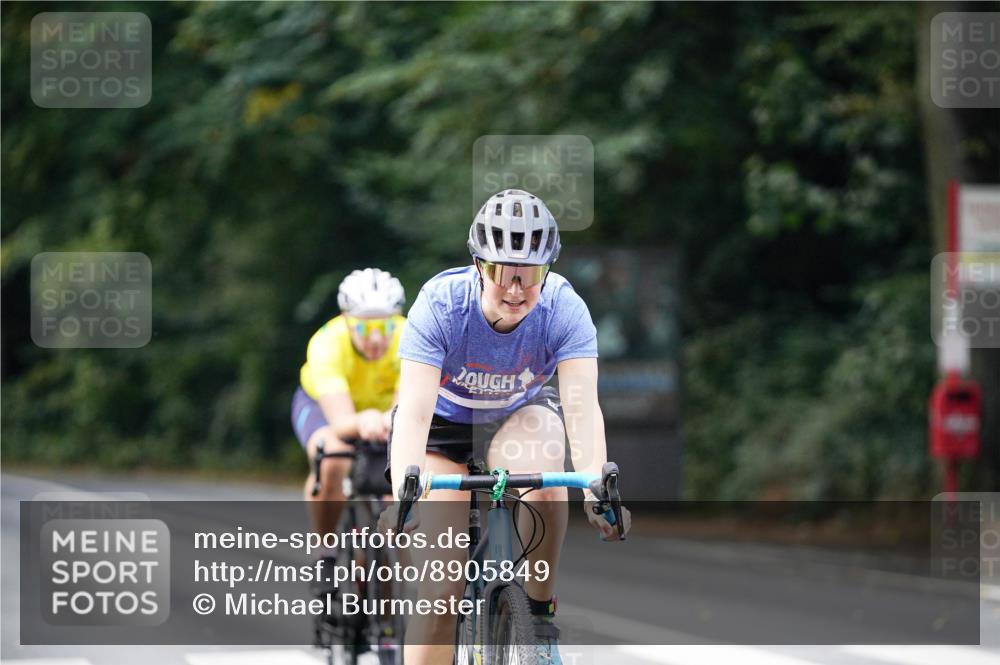 14.09.2025 - Stadtparktriathlon Michael Burmester http://msf.ph/oto/8905849 14.09.2025 13:17:07 Radfahren 1432, 1460, 1462, 1477, 1559 meine-sportfotos.de