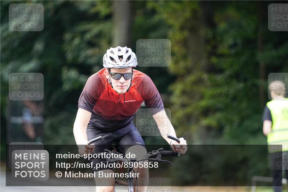 14.09.2025 - Stadtparktriathlon Michael Burmester http://msf.ph/oto/8905858 14.09.2025 13:17:16 Radfahren 1460, 1479, 1507 meine-sportfotos.de
