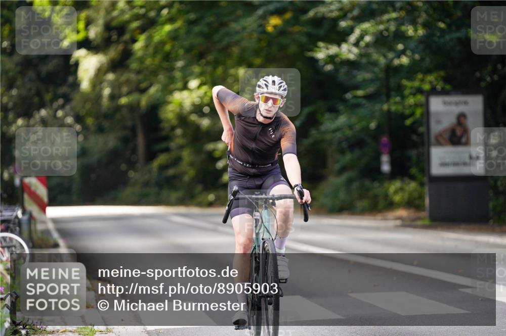 14.09.2025 - Stadtparktriathlon Michael Burmester http://msf.ph/oto/8905903 14.09.2025 13:17:57 Radfahren 1448, 1515, 1534 meine-sportfotos.de