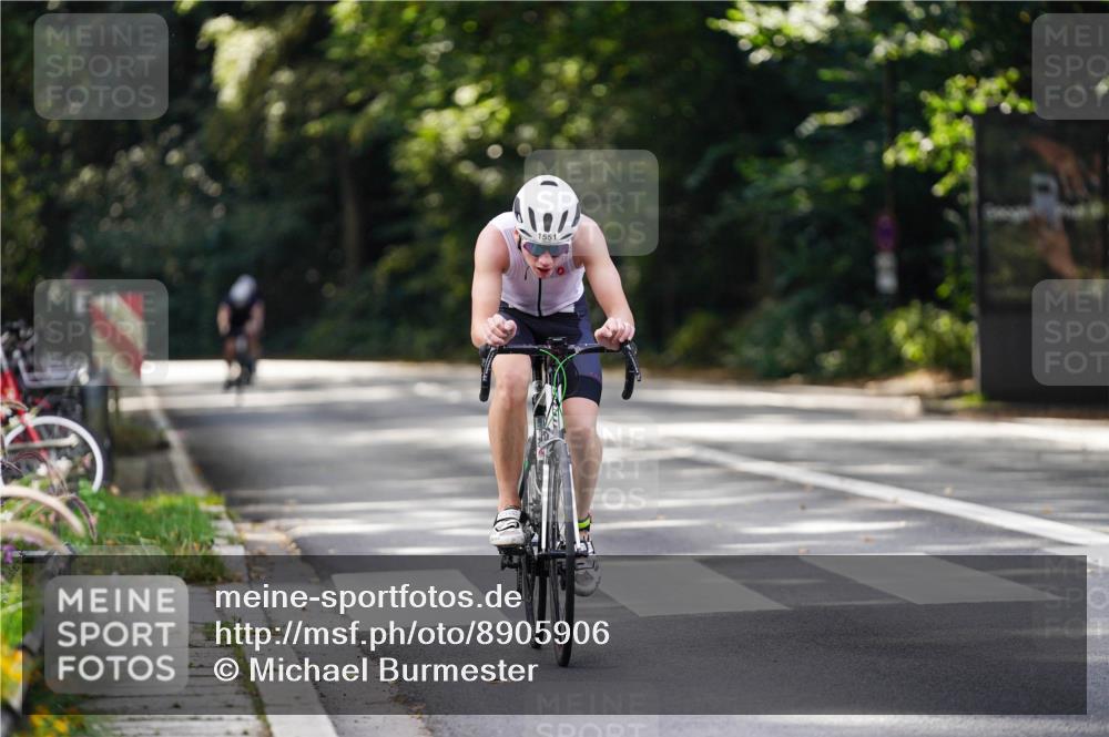 14.09.2025 - Stadtparktriathlon Michael Burmester http://msf.ph/oto/8905906 14.09.2025 13:18:10 Radfahren 1551 meine-sportfotos.de