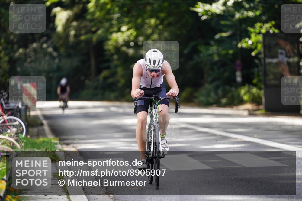 14.09.2025 - Stadtparktriathlon Michael Burmester http://msf.ph/oto/8905907 14.09.2025 13:18:10 Radfahren 1551 meine-sportfotos.de