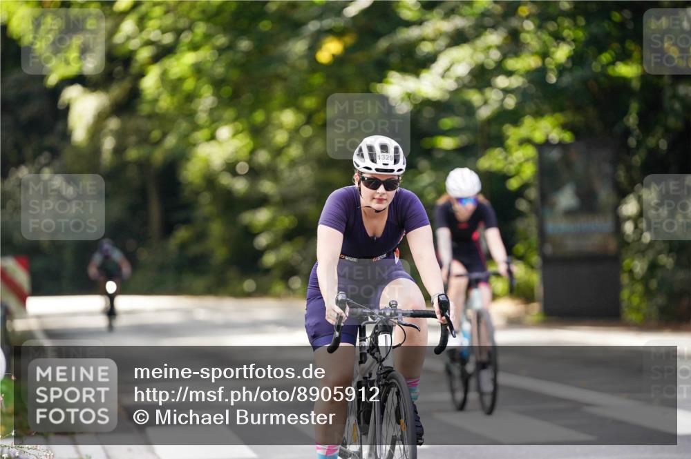 14.09.2025 - Stadtparktriathlon Michael Burmester http://msf.ph/oto/8905912 14.09.2025 13:18:19 Radfahren 1329, 1447, 1467 meine-sportfotos.de