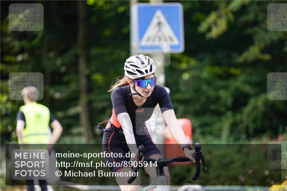 14.09.2025 - Stadtparktriathlon Michael Burmester http://msf.ph/oto/8905914 14.09.2025 13:18:20 Radfahren 1329, 1447, 1467 meine-sportfotos.de