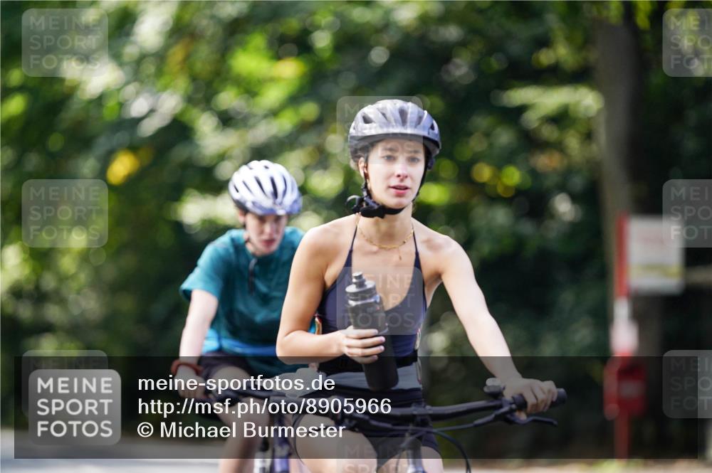 14.09.2025 - Stadtparktriathlon Michael Burmester http://msf.ph/oto/8905966 14.09.2025 13:19:21 Radfahren 1438, 1439, 1527, 1546, 1558, 1598 meine-sportfotos.de